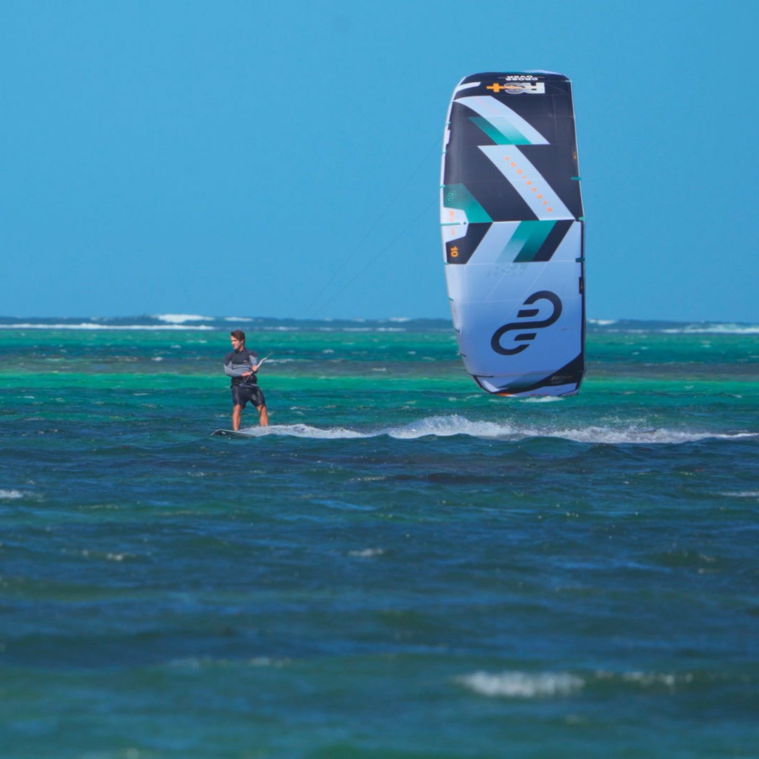 AILE DE KITESURF ELEVEIGHT RS+ V2 2024